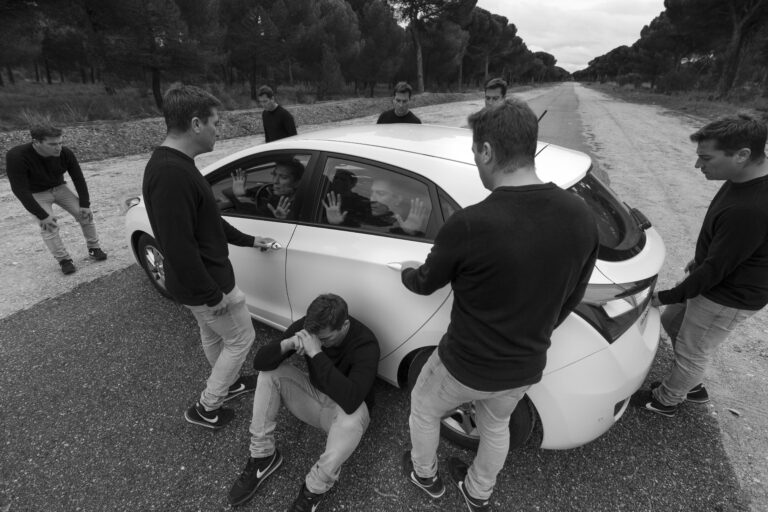 A través de esta fotografía quiero trasmitir que en un acto tan simple y cotidiano como cerrar el coche la dificultad que supone para una persona que sufre un TOC de verificación